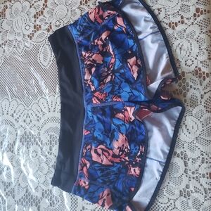 Lululemon yoga multisports pantie lined women's flora shorts size  8